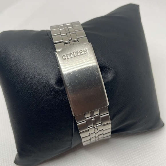 Men’s Gold Citizen Automatic 21 Jewel Watch - Picture 4 of 6